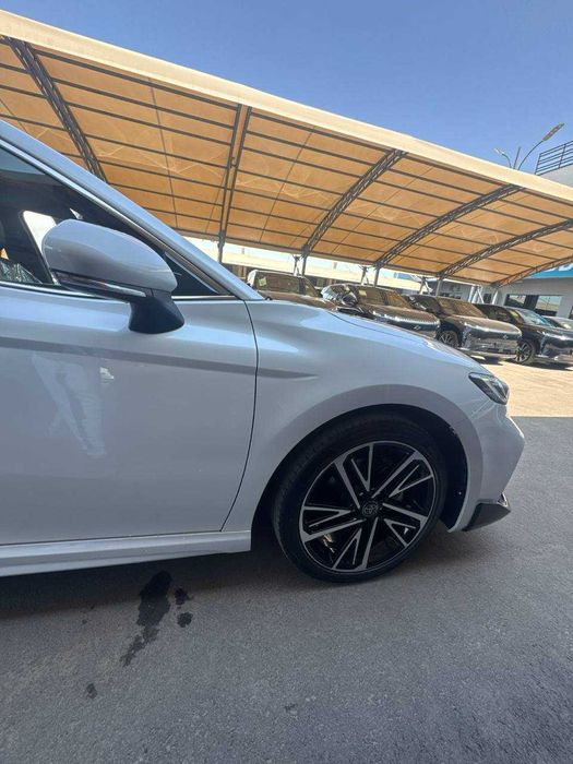 Toyota Camry 2025 — 2