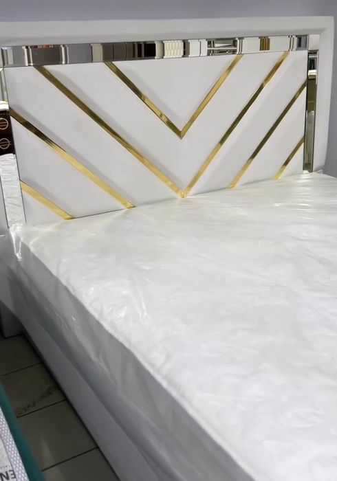 Спальный гарнитур почти новая