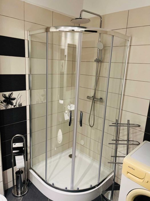 Inchiriez garsoniera cu terasa, loc de parcare, aer conditionat in zona Turnisor
