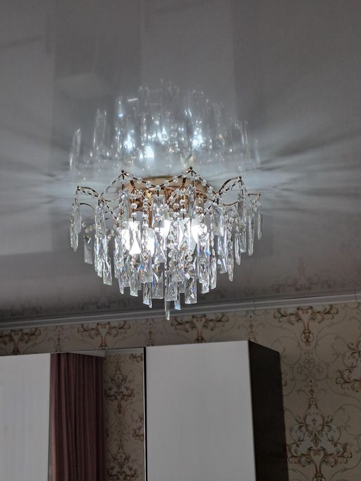 Продам красивую люстру