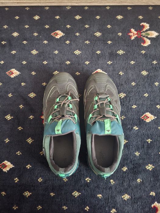 Adidasi decathlon 37