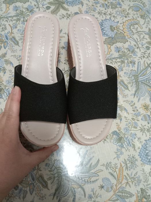 Продам женскую обувь