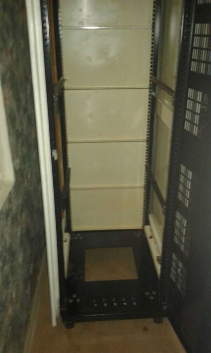Серверный шкаф напольный ( серверная стойка )