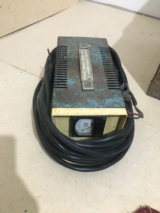Зарядное устройство СССР 1990 года, отлично заряжает