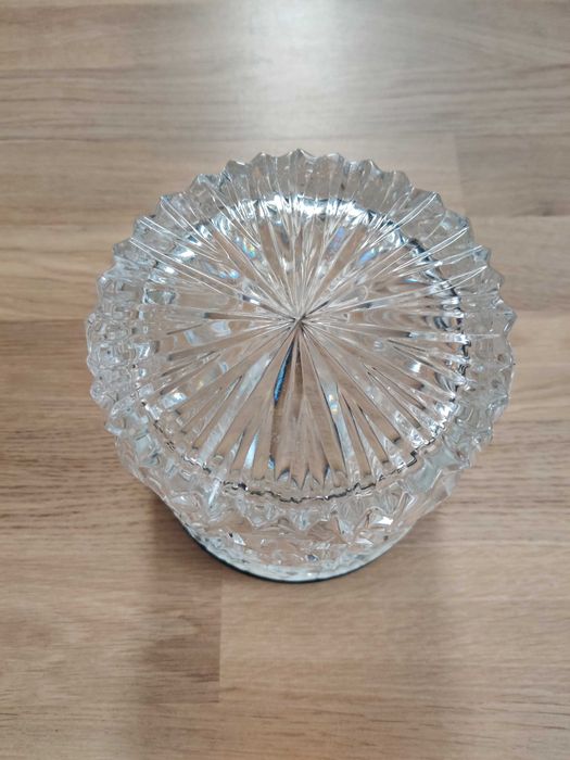 Хрустальная ваза, ведерко для льда.