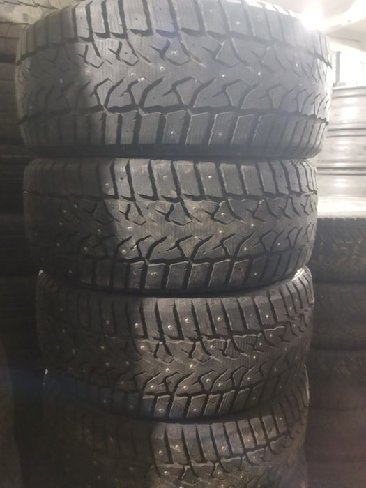 Зимние шины 235/45/18 шипы