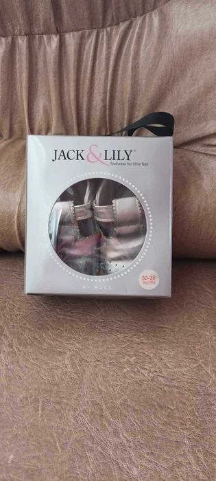 Детски обувки на Jack & Lily Timeless T-Straps Collection и на Clarks