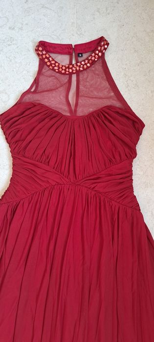Елегантна рокля в червено М размер