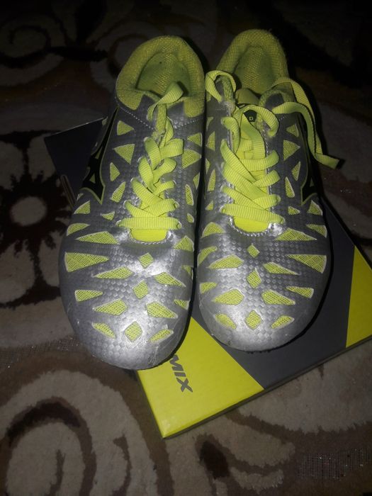 Спортивные кроссы с шипами