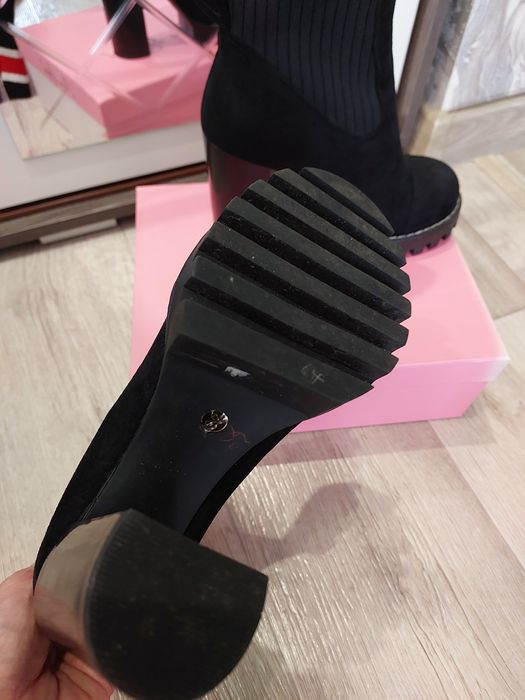 Продам новые замшевые ботильоны