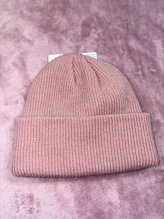 Căciulă Lacoste Roz Rose eticheta