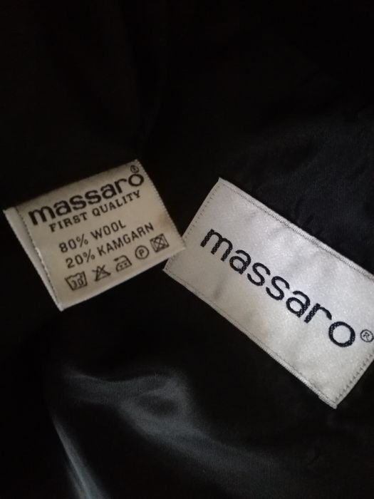 Продавам нов мъжки костюм.