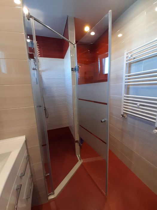 Стъклена врата за дущ кабина