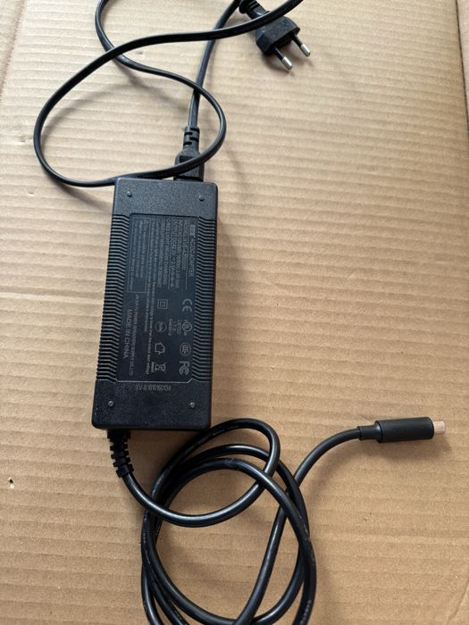 Оригинално зарядно за тротинетка , 42V 2000mA , електрически скутер