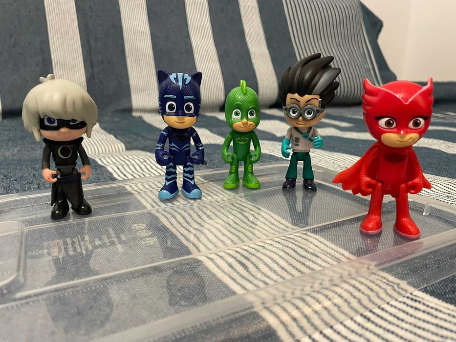 Set 5 figurine Eroi in pijama si raufacatori