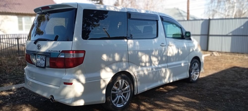 Toyota Alphard 2002