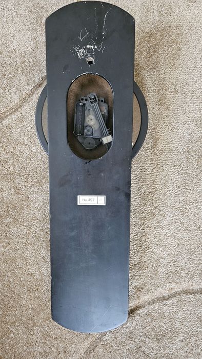 Стенен часовник с кварцов механизъм и махало