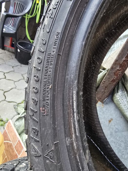 Vând 2 bucăți 225/40/18