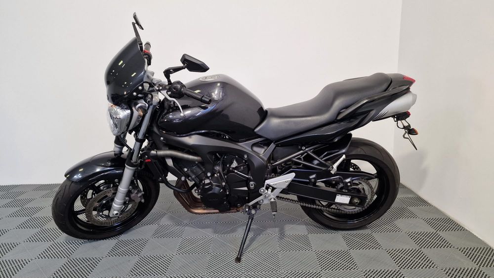 Motocicleta Yamaha FZ6 Naked