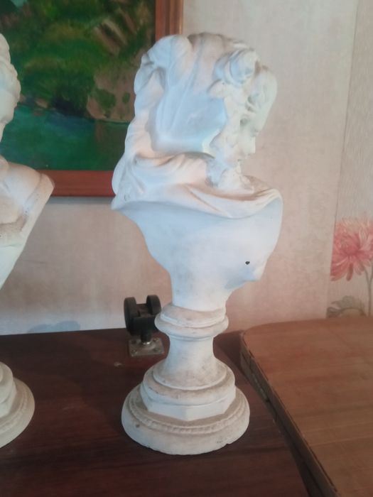 Статуэтки каминные