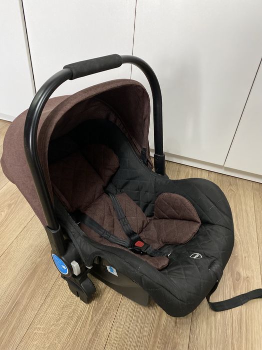 Продам автолюльку.