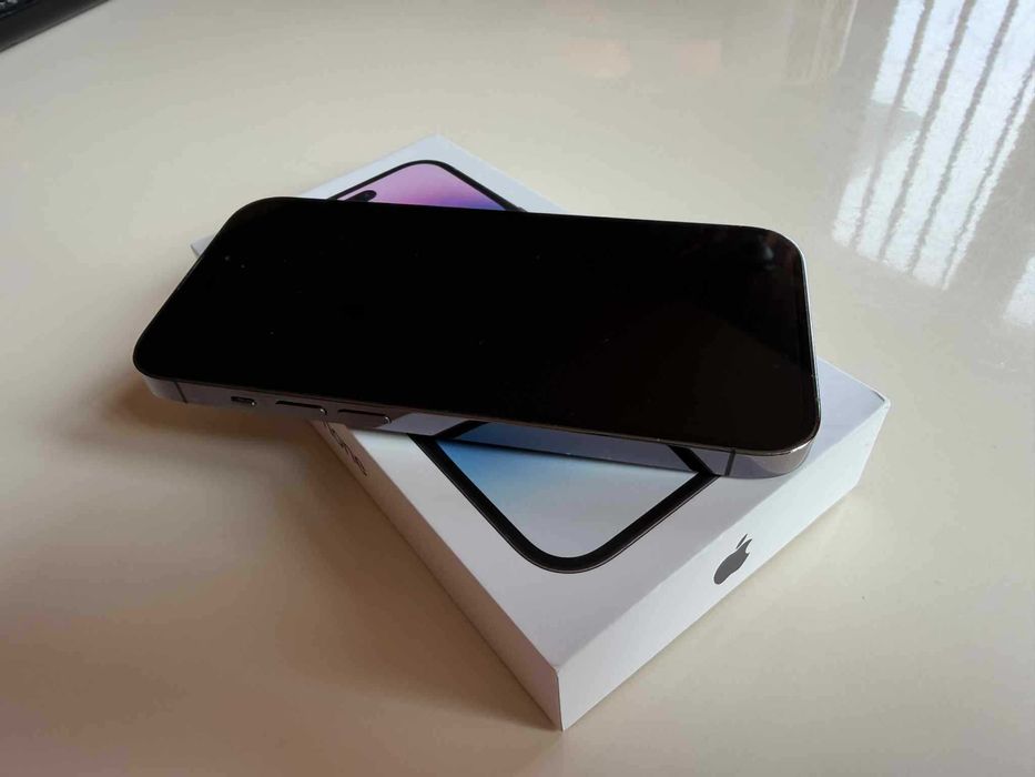 iPhone 14 Pro, 256 GB + стъклен протектор и два кейса