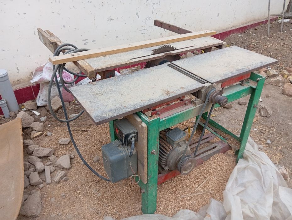 Taxta yonadi va kesadi