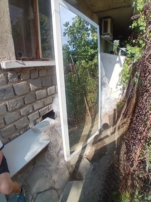 Огледало с Бяла рамка