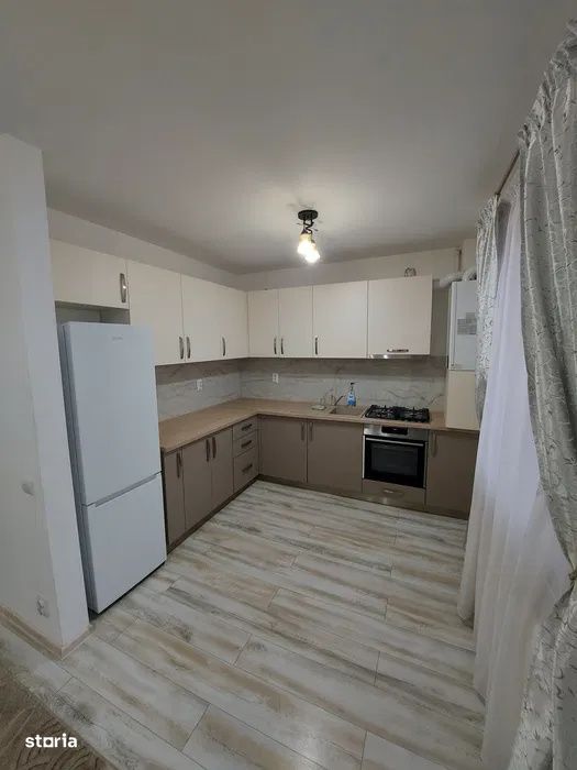 Apartament de Inchiriat - SU 60MP - Balcon I Parcare Inclusa - Eroilor — fotografia 1