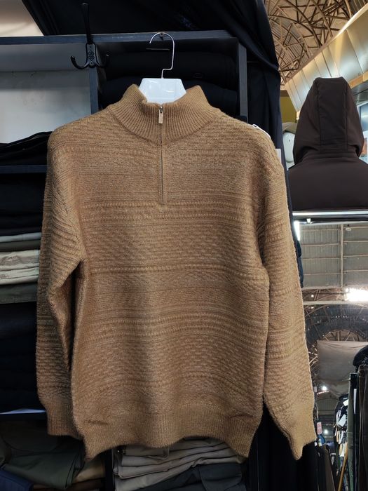 Кийим кечаклар сотилади