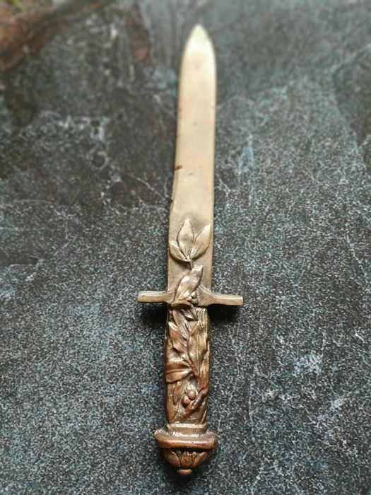 Бронзова кама в стил Art Nouveau