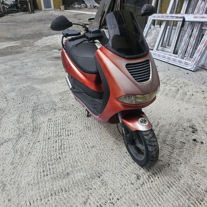 Продавам скутер Пежо Елисео 50