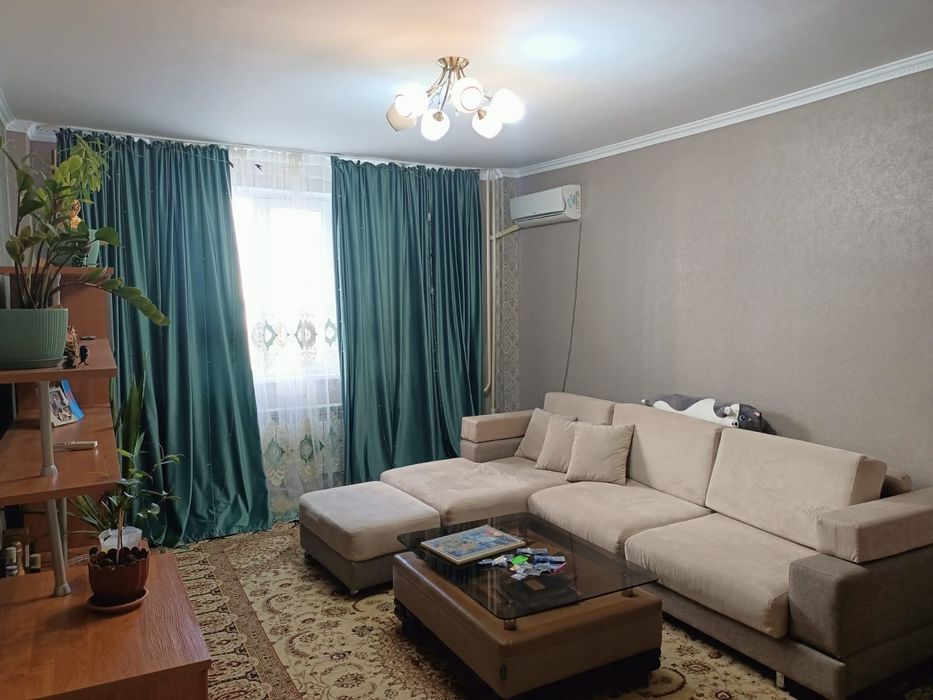 Продам угловой диван и кресло