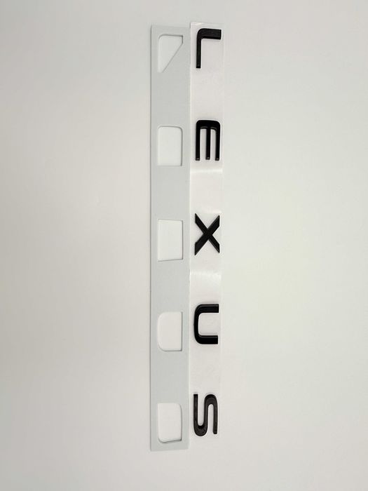 Emblema Lexus spate negru
