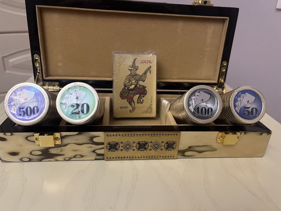 Набор покерных фишек