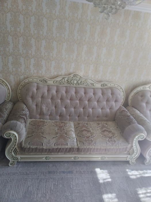 Продам королевский диван