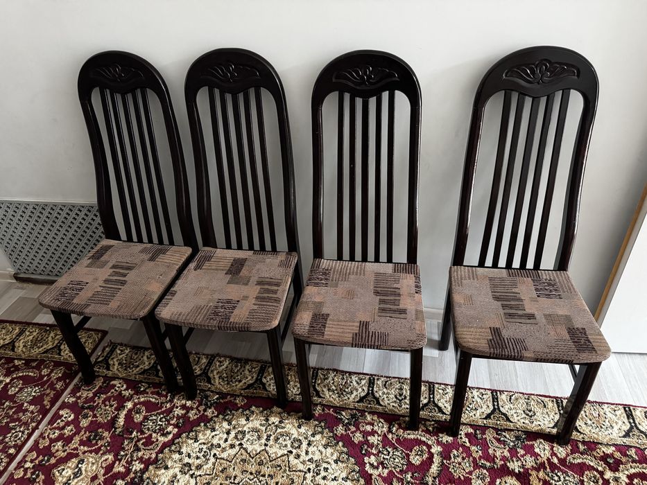 Stul sotiladi b/u 11 dona arzon