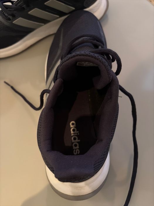 Маратонки adidas 42 номер