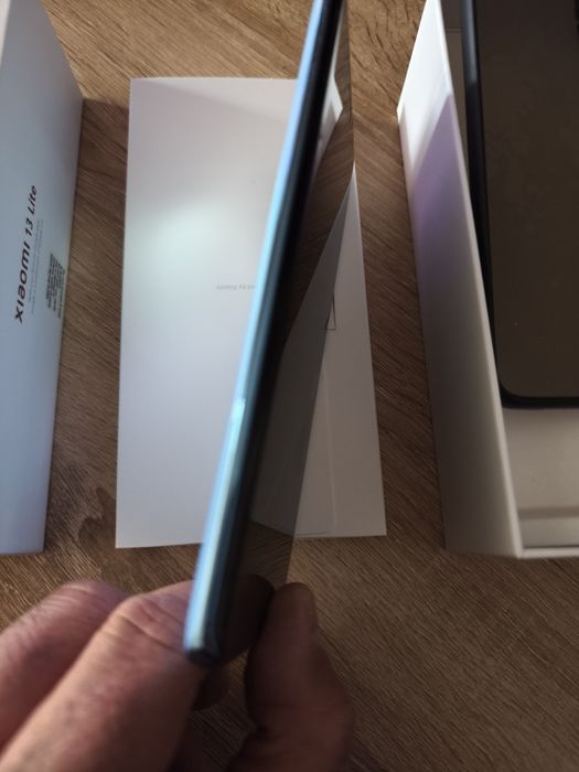 Продавам телефон Xaiomi 13 lite 8gb-Rom,256gb.Ram