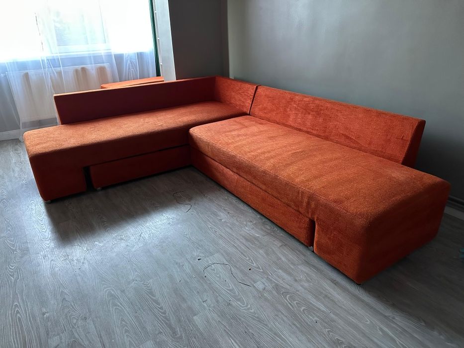 Ofer servicii de curățare profesională a tapițeriei la domiciliu