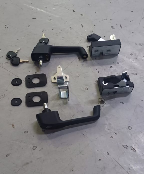 Set incuietori universale portiera cabina tractor,  combina și altele