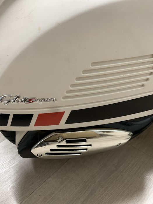 Scooter Vespa electric pentru copii