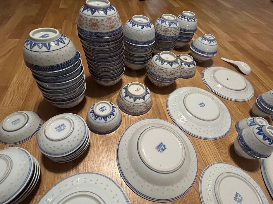 Colecție de boluri, farfurioare și cești chinezești bob de orez