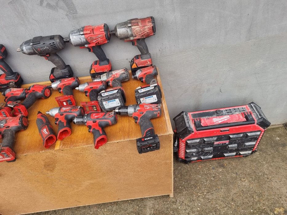 Vând scule millwaukee  m12,m18