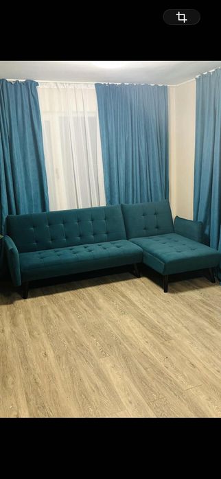 Тъмно зелен диван