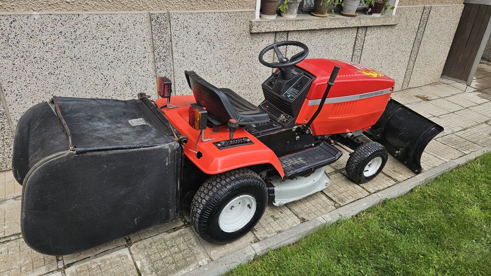 Трактор косачка със снегорин