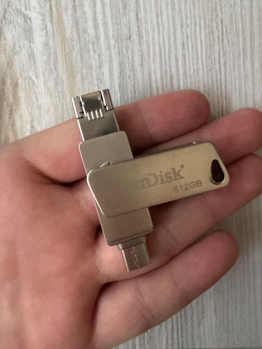 Fleshka San disk 512 GB