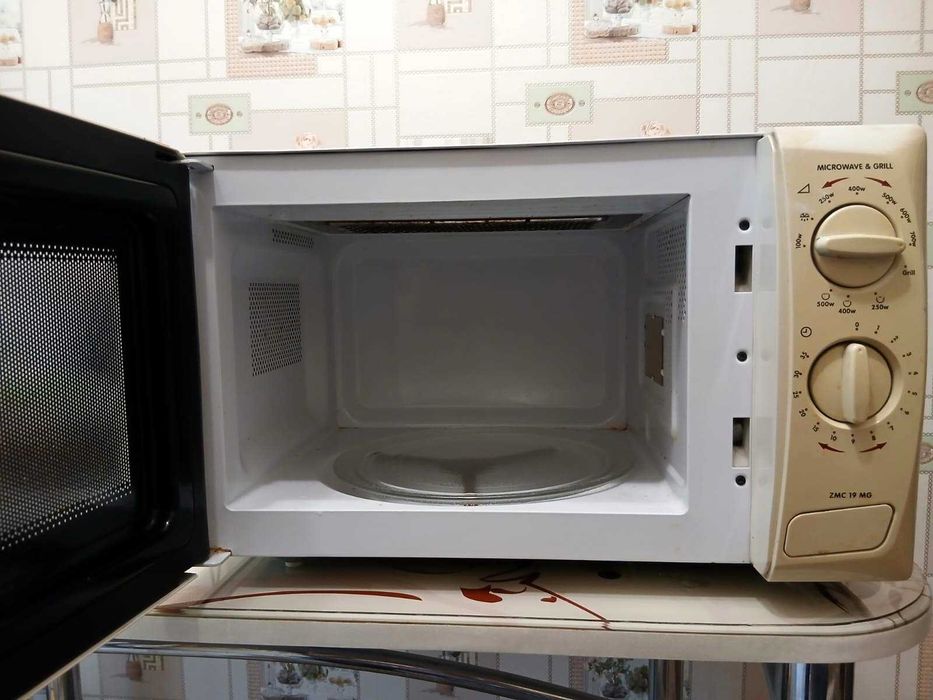 Продам микроволновку Zanussi