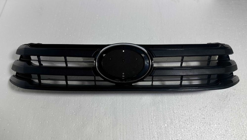 Решетки радиатора Toyota Hilux