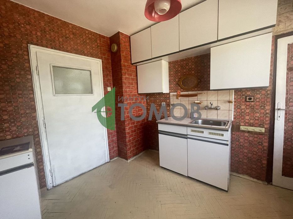 Продава се Двустаен апартамент в Шумен, Добруджански - 70 кв.м за 1239 €/кв.м - Снимка #3